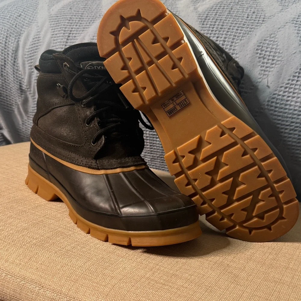 Donner Mountain Men's Waterproof Black and Tan Boots Size 11M